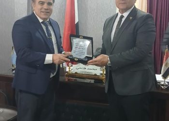 الدكتور/ احمد الشريف يضع نظرية جديد فى علم القيادة و الادارة مستوحاه من خلال صحبته لصديقه الاعلامي و الكاتب الصحفي الاستاذ/ مجدى طنطاوى .. ” المايسترو “