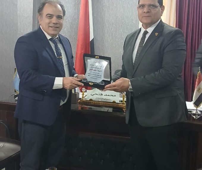 الدكتور/ احمد الشريف يضع نظرية جديد فى علم القيادة و الادارة مستوحاه من خلال صحبته لصديقه الاعلامي و الكاتب الصحفي الاستاذ/ مجدى طنطاوى .. ” المايسترو “