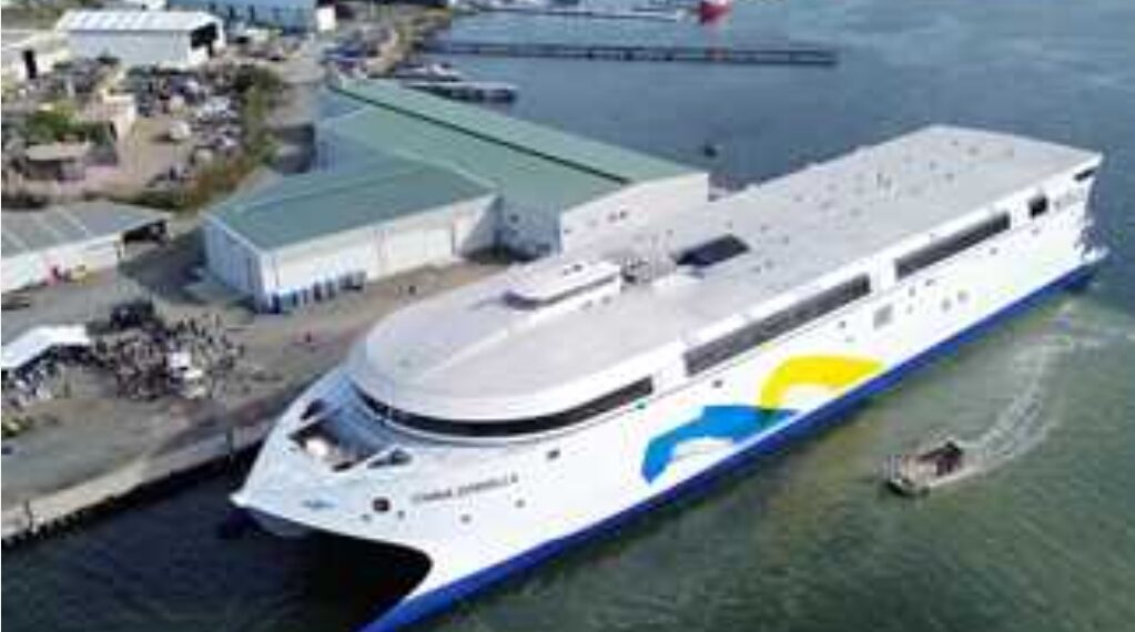 إطلاق أكبر سفينة كهربائية في العالم تعمل بالبطاريات وتسع 2000 راكب ..