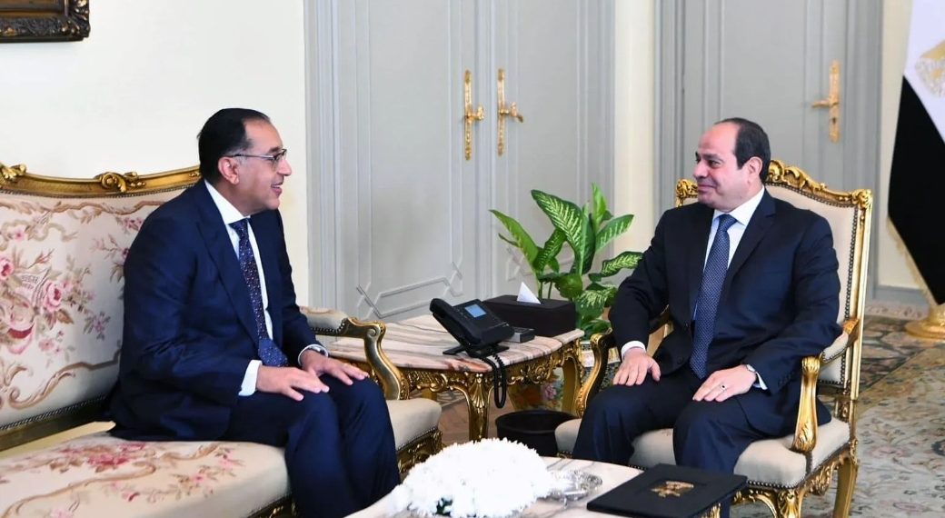 السيسي يكلف مدبولي بتشكيل حكومة جديدة