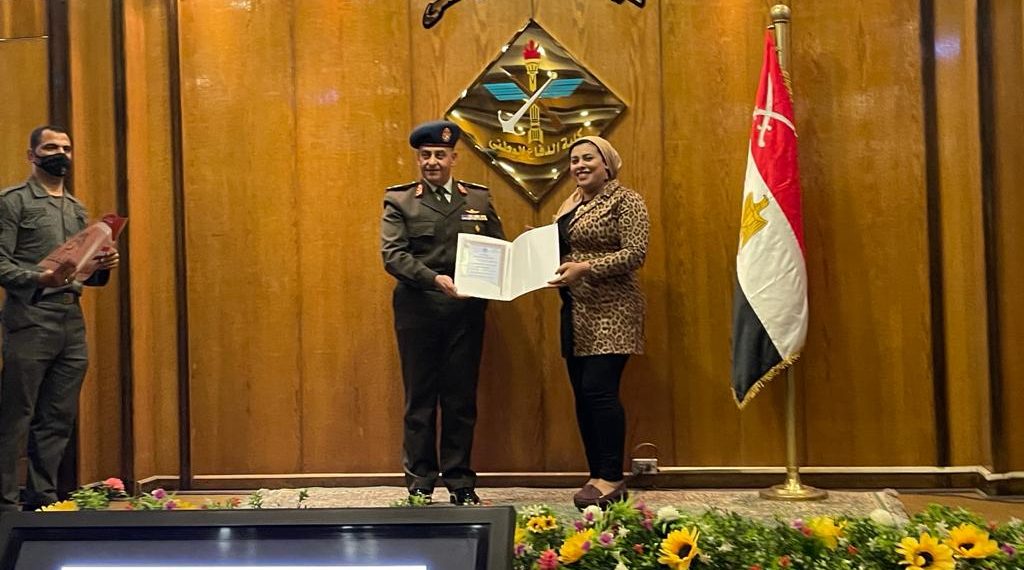 “القادة” تهنىء الصحفية نجلاء فوزي لإجتيازها دورة إدارة الأزمات والتفاوض بأكاديمية ناصر العسكرية