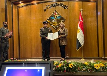 “القادة” تهنىء الصحفية نجلاء فوزي لإجتيازها دورة إدارة الأزمات والتفاوض بأكاديمية ناصر العسكرية