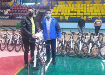 وكيل وزارة الشباب والرياضة بالشرقية يسلم دراجات مبادرة ” دراجتك صحتك “