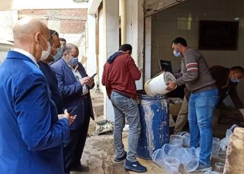 إعدام ٢ طن أغذية فاسدة وغلق مصنع حلويات ومخزن بأبوحماد