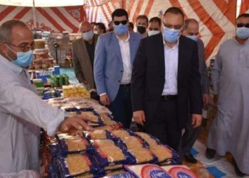 محافظ الشرقية يتفقد معرض ” أهلاً رمضان” بمدينة منشأة أبو عمر