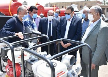 محافظ الشرقية : دعم منظومة النظافة بمعدات جديدة ومقاطير مياه ولودر بتكلفة ٩ مليون و١٨٤ ألف جنيه