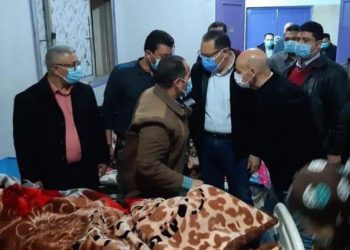 محافظ الشرقية يتوجه إلى مستشفى منيا القمح العام ويأمر بتوفير كافه أوجه الرعاية الصحية لمصابي حادث إنقلاب عربيتي قطار بمدخل منيا القمح