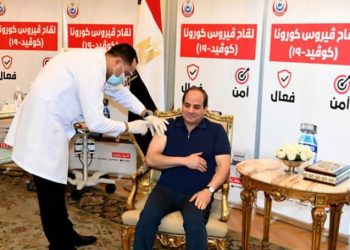الرئيس السيسي يتلقى التطعيم باللقاح المضاد لفيروس كورونا