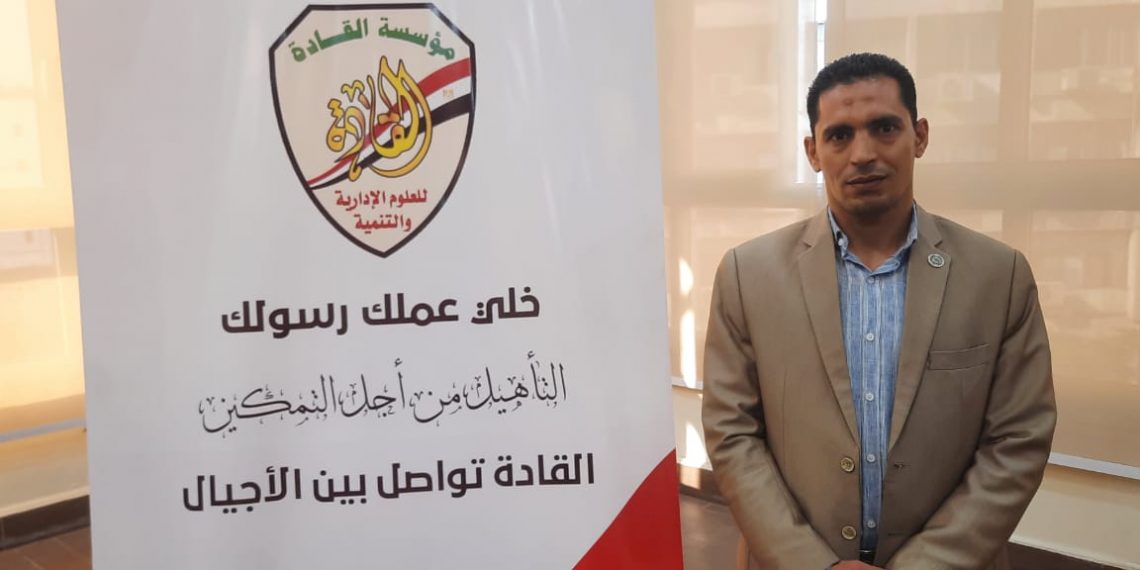 حكمه قائد و قوه شعب.