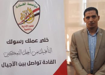 حكمه قائد و قوه شعب.