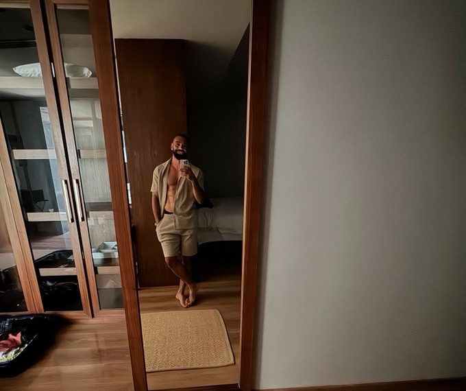 “محمد صلاح يُضحك الجميع بإطلالة جديدة: قصة شعر غير متوقعة تُثير الضحك والدهشة!”