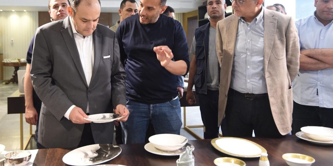 وزير التجارة والصناعة يزور مصانع الشركة المصرية الألمانية لصناعة البورسلين في الإسكندرية