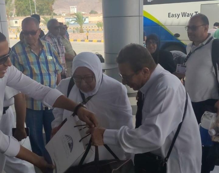 وزير النقل يتابع انطلاق أول أفواج الحج البري من ميناء نويبع البحري ويشدد على تقديم كافة التسهيلات لحجاج بيت الله الحرام