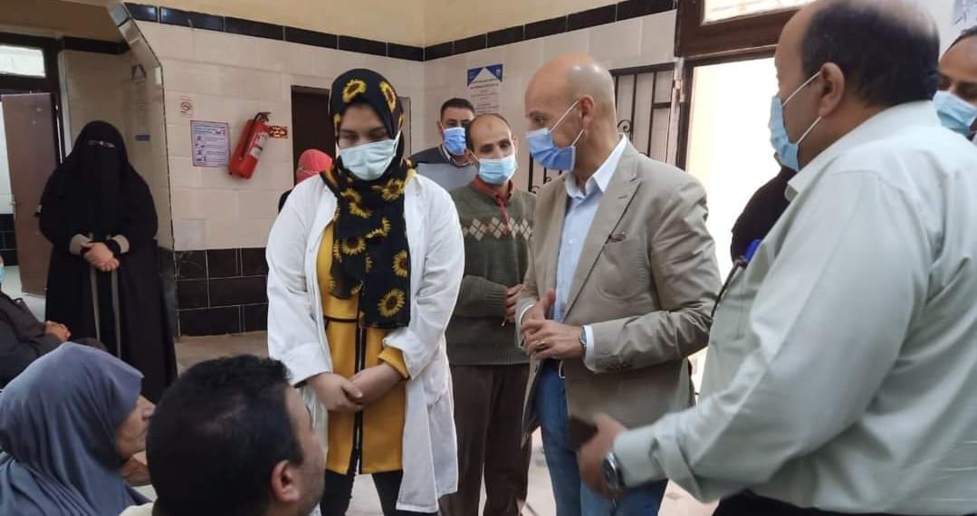 وكيل وزارة الصحة بالشرقية يجازي 3 أطباء متغيبين عن العمل بدون عذر بمستشفي كفر صقر