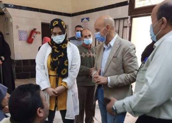 وكيل وزارة الصحة بالشرقية يجازي 3 أطباء متغيبين عن العمل بدون عذر بمستشفي كفر صقر