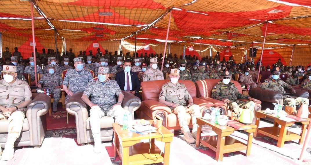 رئيس أركان حرب القوات المسلحة يشهد فعاليات ختام التدريب الجوى المشترك المصرى السودانى ” نسور النيل – 2″ بالسودان