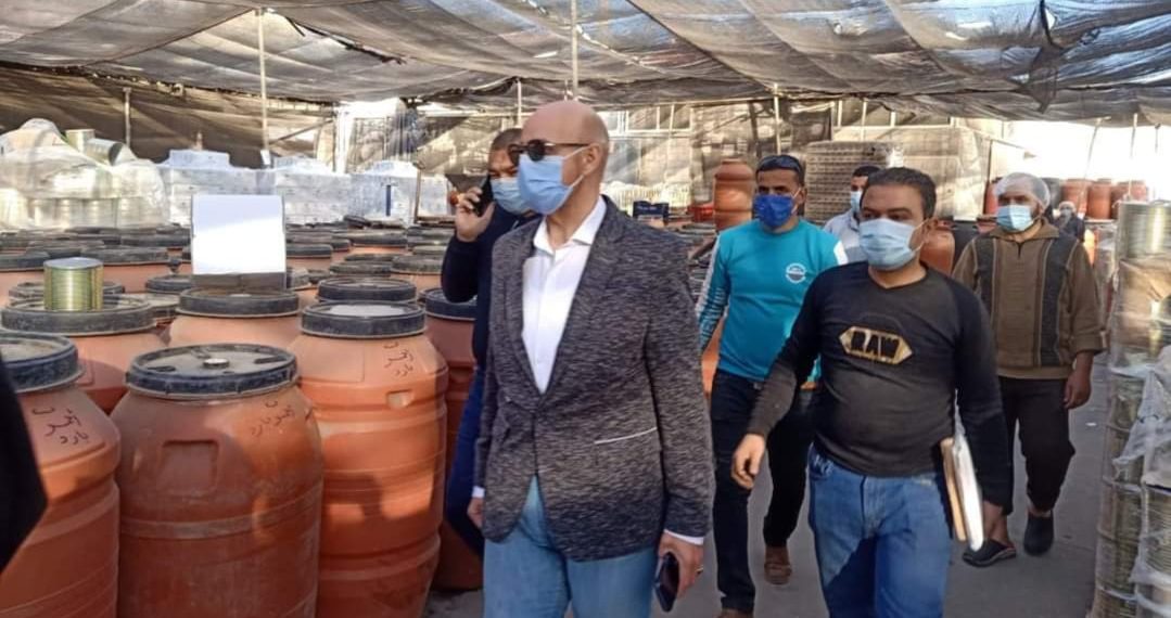 صحة الشرقية تضبط أكثر من ٤٥ طن أغذية فاسدة..وغلق مصنع مياه غازية ومخزنين للأغذية بههيا