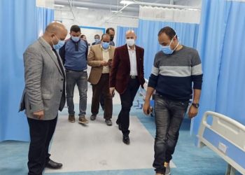 وكيل وزارة الصحة بالشرقية يتفقد أعمال تجهيز الدور الثاني بمستشفي الصدر بعد تطويره