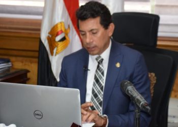 أشرف صبحي يلتقى أعضاء برلمان الشباب من 5 محافظات