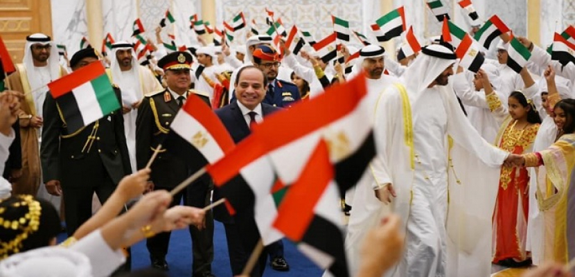 الرئيس السيسي يعرب عن سعاته بلقاء محمد بن زايد.. ويشيد بحفاوة الاستقبال