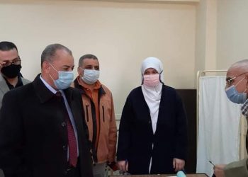 مدير التأمين الصحى بالشرقية يفتتح لجنة الأورام بالعاشر من رمضان
